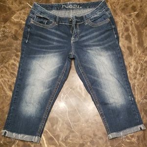 Womens Rue 21 capris.